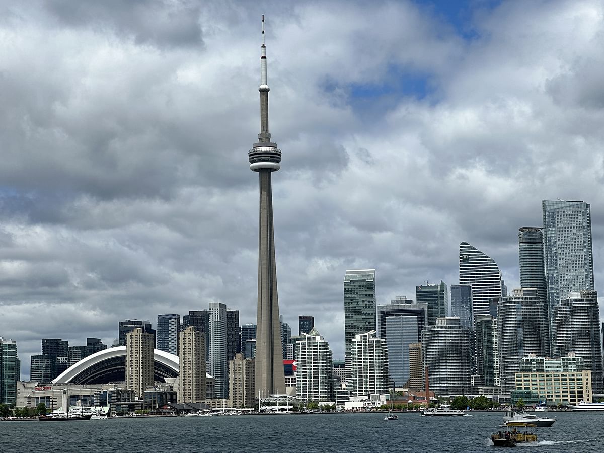 Toronto's Scenic Bicycle Adventure: Explore Parks, Waterfronts & CN Tower