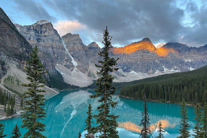 Sunset Tour Moranie Lake Lake Louise from Calgary Canmore Banff 6