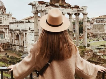 Photoshoot Experience at the Roman Forum in Rome