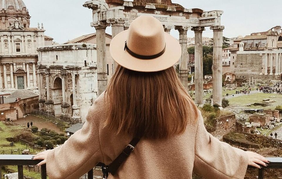 Photoshoot Experience at the Roman Forum in Rome