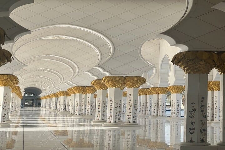 Abu Dhabi Layover Sightseeing Tour with Airport Pickup & Drop-off 6