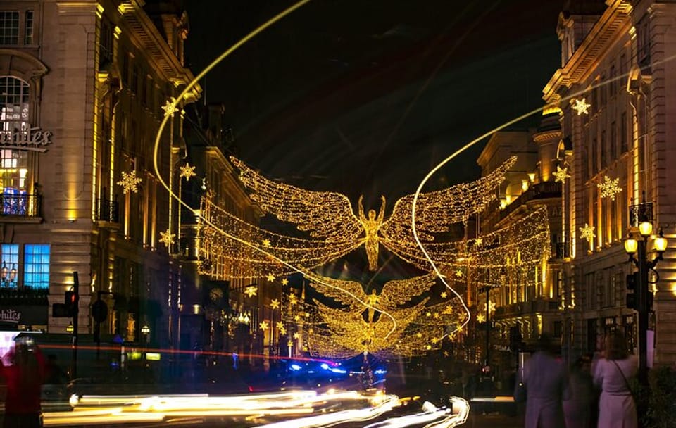 Explore London's Christmas Lights and Festive Sights Tour