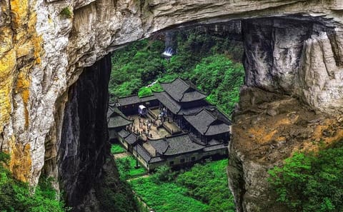 2-Day Private Tour of Wulong Karst and Dazu Carvings in Chongqing