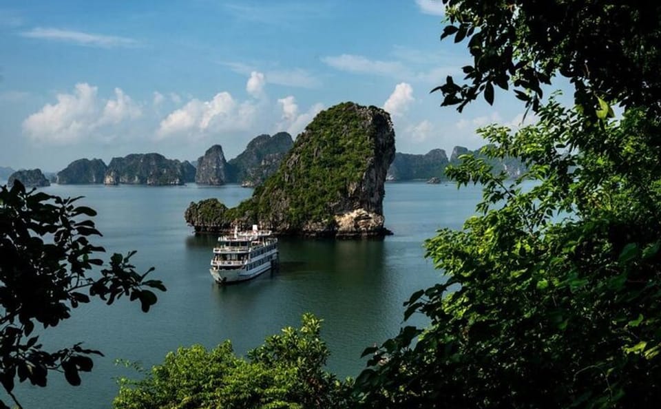 Swan Cruise – Bai Tu Long Bay Off-The-Beaten-Track 2 Days 1 Night