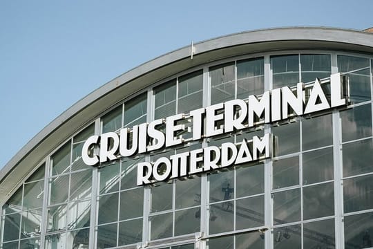 Modern Rotterdam Outdoor Escape Game: The Time Portal Travel