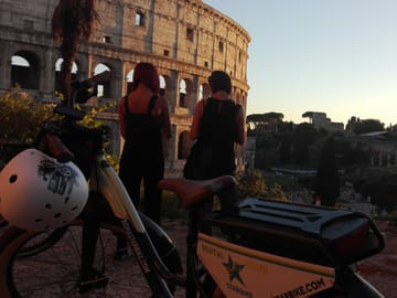Private Night Bike Tour of Rome with Views of the Forum