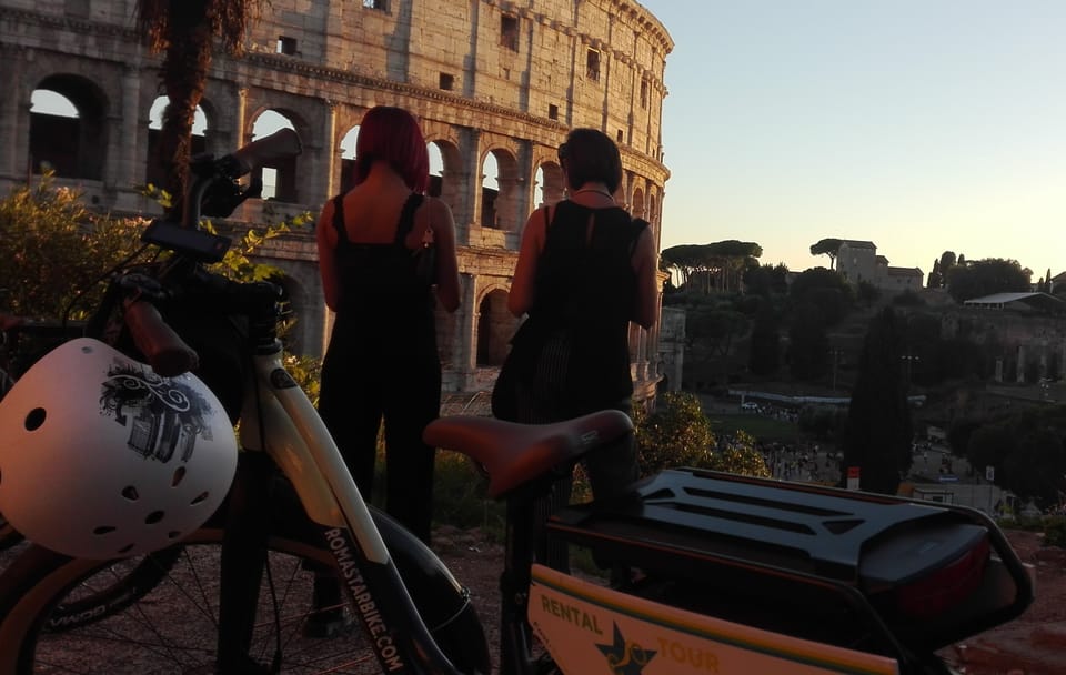 Private Night Bike Tour of Rome with Views of the Forum