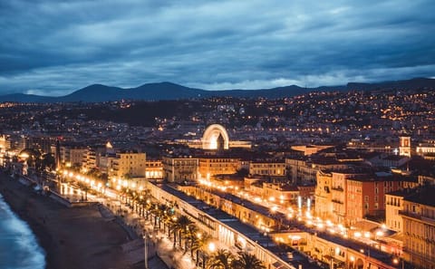 Private 2-Hour Walking Tour of Nice's Dark History