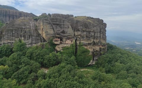 Hiking Tour of Meteora's Monasteries from Athens