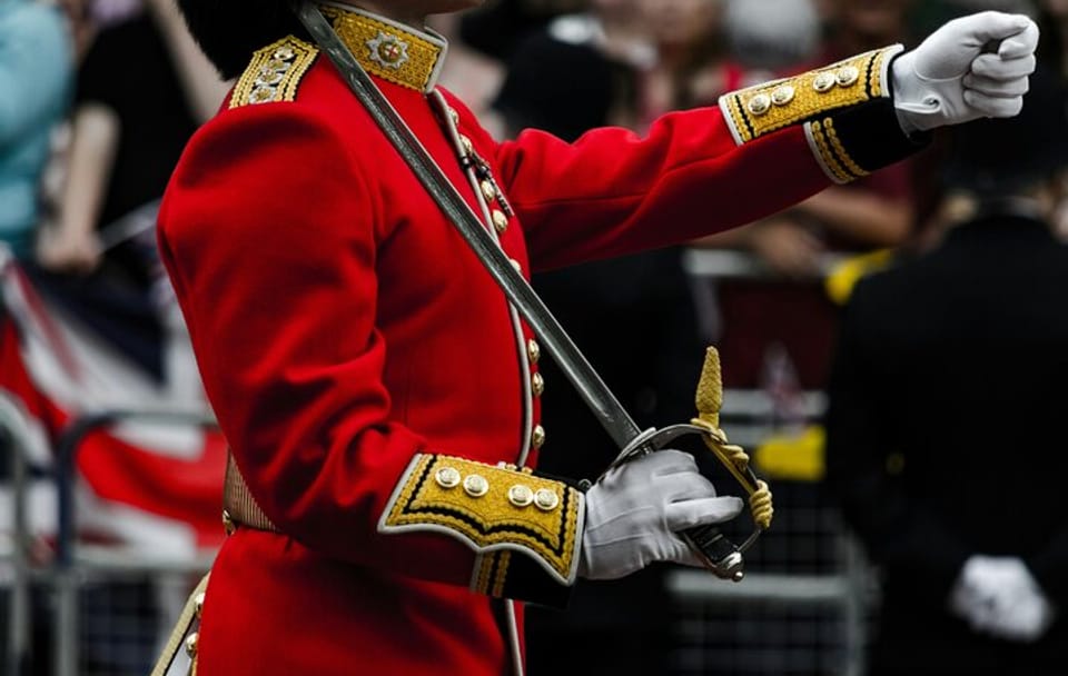 Guided London Tour with Changing of the Guard Ceremony