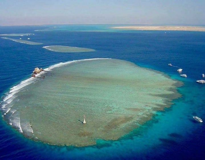 Red Sea boat trip: sun & snorkel