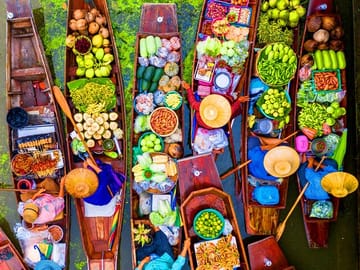 Bangkok MBK – SIAMSCAPE Meeting Point: Floating Market and Railway Market Experience (Tour ends at MBK Shopping) Max. 30 participants