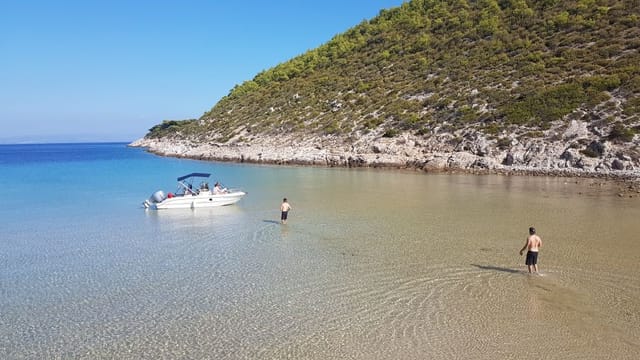 Private Blue Cave and Hvar 5 Islands Tour