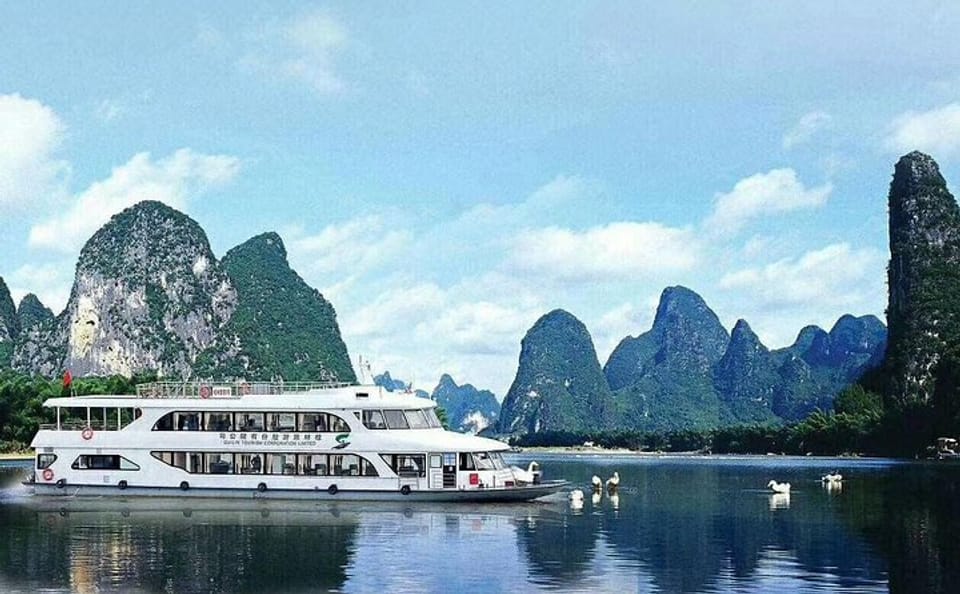 Li River Cruise and Private Yangshuo Countryside Tour