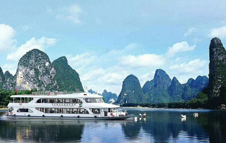 Li River Cruise and Private Yangshuo Countryside Tour