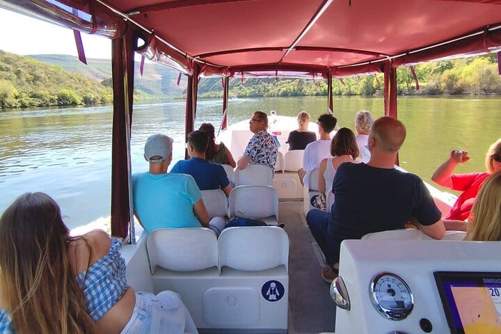 1h Boat Tour with Guide and Glass of Port wine offered