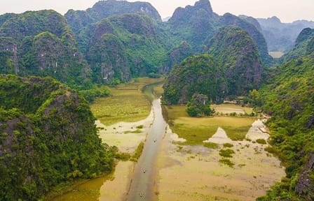 Full-Day Bike and Bus Tour of Ninh Binh's Hoa Lu and Mua Cave