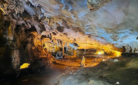 Day Trip to Bai Tu Long Bay: Uncover Hidden Gems and Explore Cave