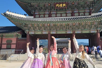 Small Group Seoul Highlight Tour opt. Hanbok & Tea Ceremony