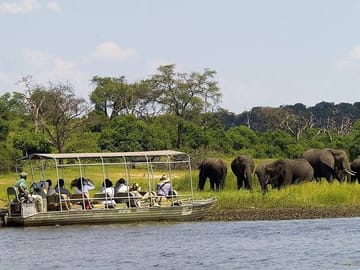 Li River Cruise from Guiliin to Yangshuo Reed Flute Cave Tour