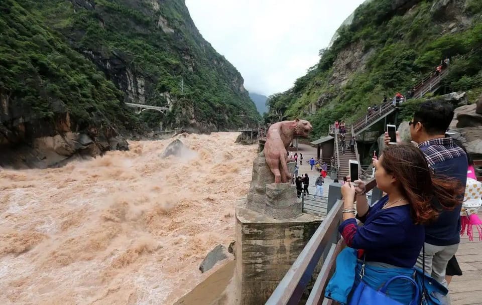 Private Tour of Tiger Leaping Gorge from Lijiang