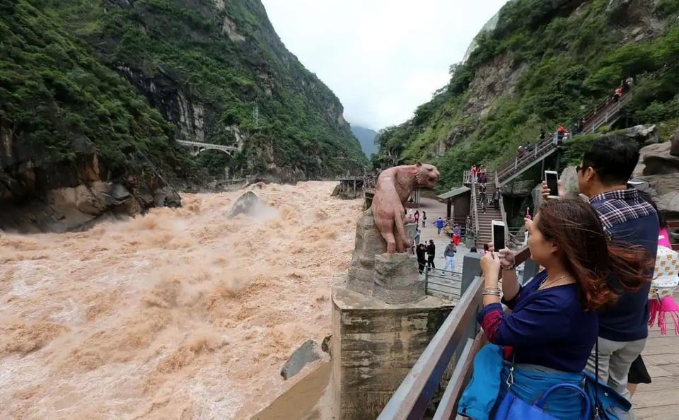 Private Tour of Tiger Leaping Gorge from Lijiang