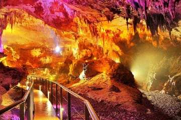 Full-Day Amazing Caves And Footprints of Dinosaurs Private Tour Guide