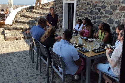 Private Wine Tour in 3 Wineries with 12 Wine Tastings and Tapas