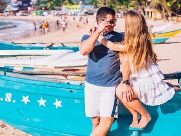 Enjoy a romantic couple at Hikkaduwa Beach