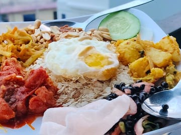 Newari Food and Evening Walking Tour in Kathmandu