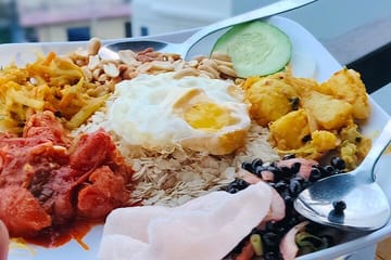 Newari Food and Evening Walking Tour in Kathmandu