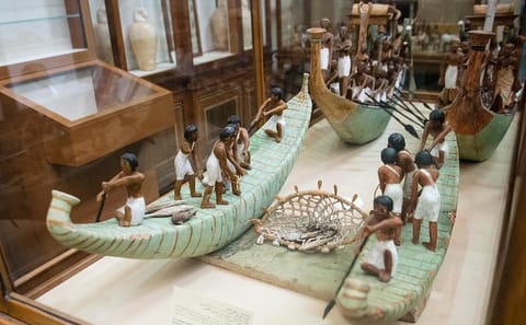 Private Guided Tour of the Egyptian Museum and Giza Pyramids