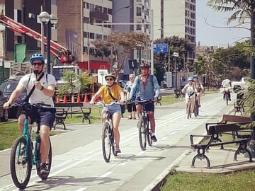 Guided Bike Tour of Miraflores and Barranco in Lima