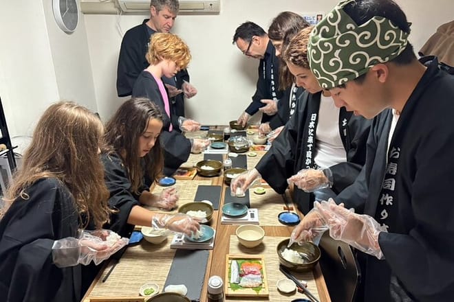 Mochi Pounding and Sushi Making Experience in Tokyo 9