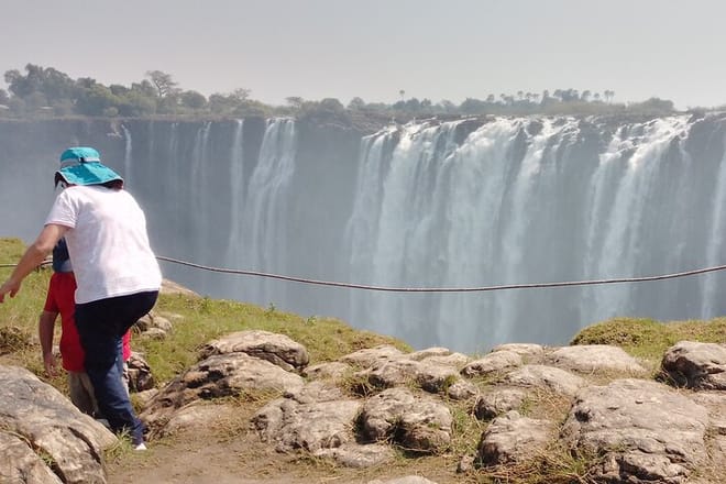 Guided Tour of the Falls 8