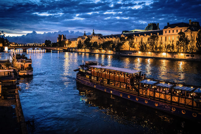 Paris: Small-group Seine River Cruise & Eiffel Tower Skip-the-Line Visit photo 5