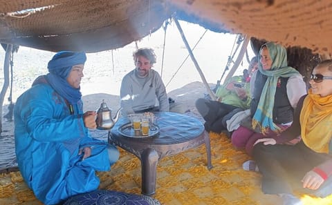 Private Jeep Tour in Merzouga Desert with Berber Pizza Lunch