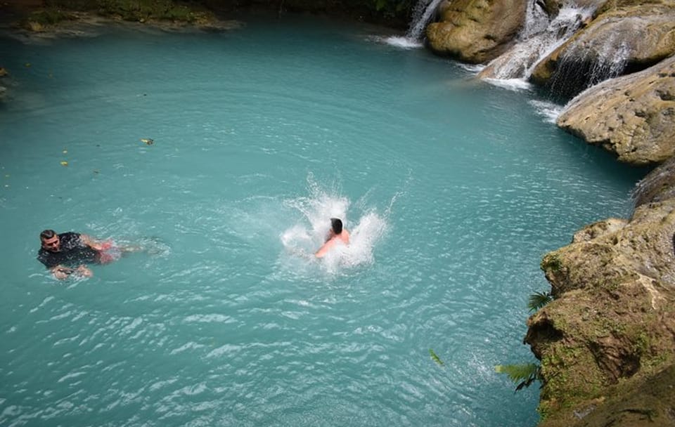 Private Blue Hole and Secret Falls Tour with Shopping in Lucea