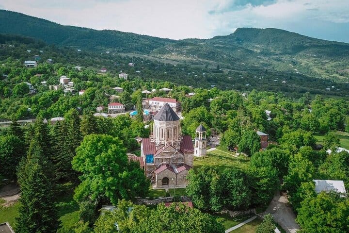 4 Full days in Georgia with private tour, free aiport