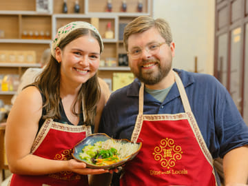 Dong Xuan Market Cooking Class and Wine Tasting in Hanoi