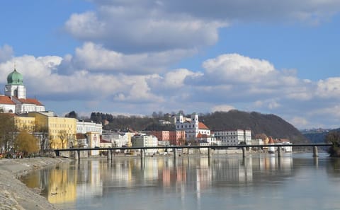 Inn River Walking Tour in Passau with Scenic City Views