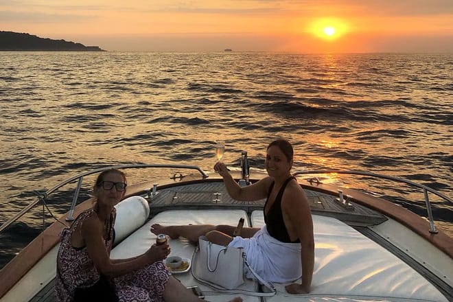 04) Sorrento: 3hrs sunset tour on shared boat 3