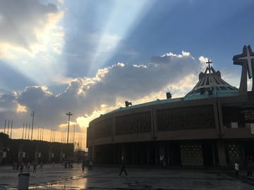 Two-Day Private Tour of Mexico City: Teotihuacan, Xochimilco, and More