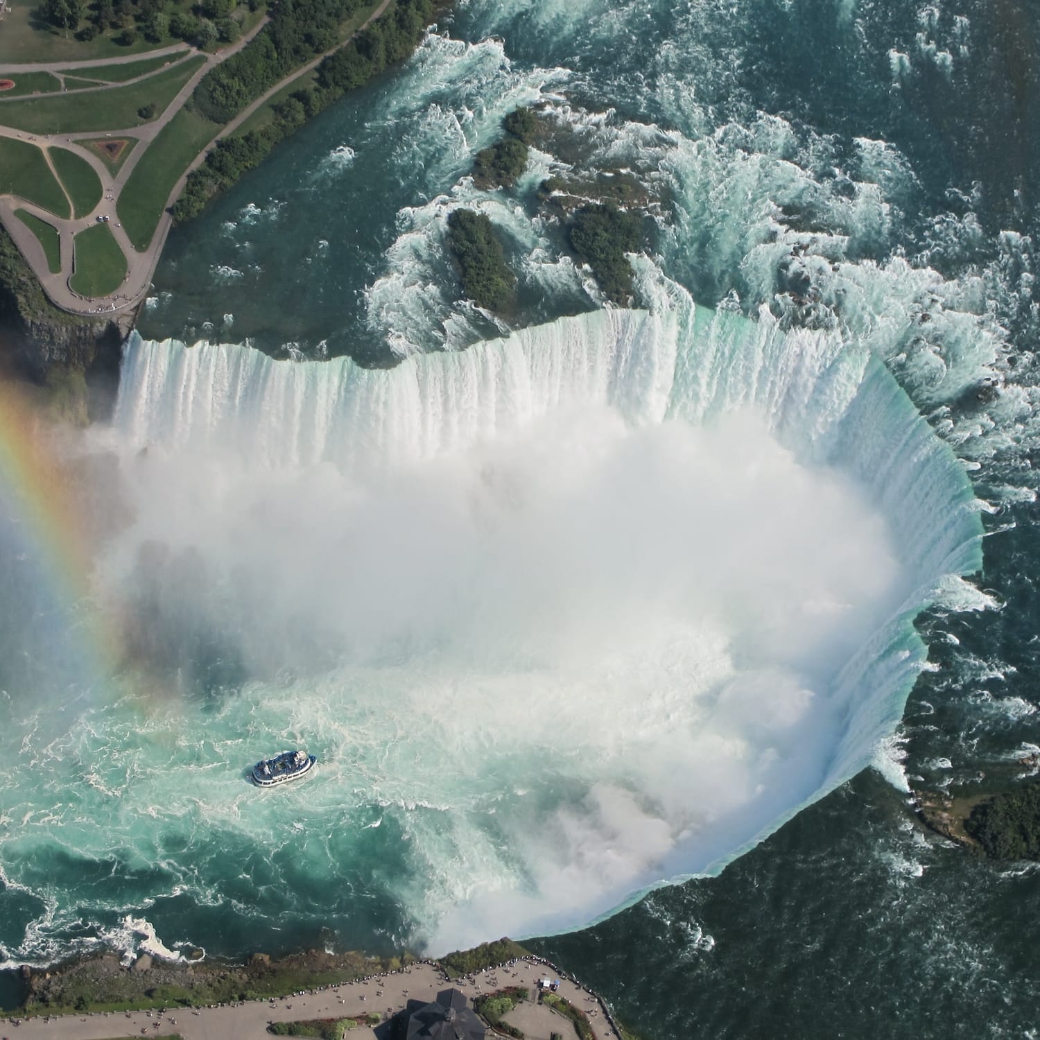 Niagara Falls Day Trip by Air from New York City