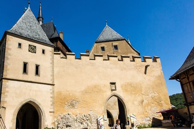 Private Karlstejn Castle luxury tour from Prague with Caves