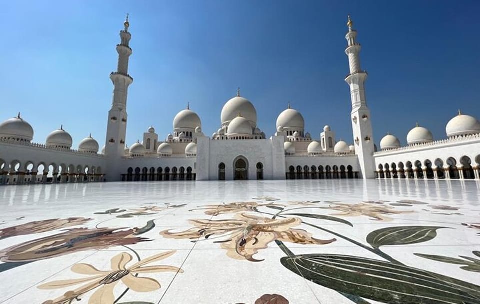 Private Multilingual Tour of Abu Dhabi's Cultural Highlights