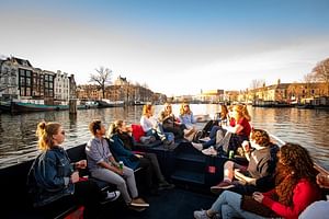 Amsterdam walking tour and canal cruise with unlimited drinks and cheese tasting