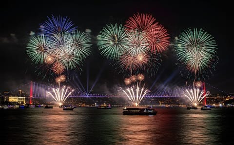 Istanbul Bosphorus New Year Dinner Cruise Party 2027
