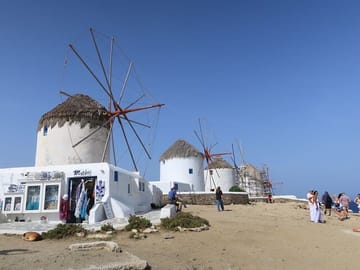 2 Hours Feel Like A Local Walking Tour in Mykonos Town