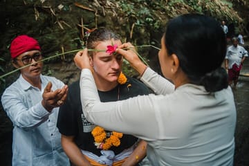 Bali Spiritual Experience: Palm Reading and Purification in Denpasar